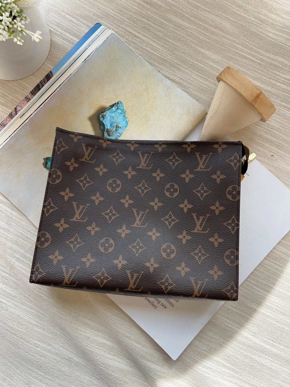 LOUIS VUITTON MONOGRAM TOILETRY POUCH 26